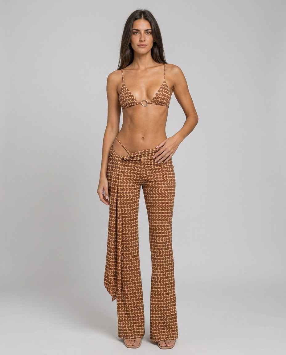 Conjunto Feminino Estampado com Top Triângulo e Calça Flare de Cintura Baixa – Valentina