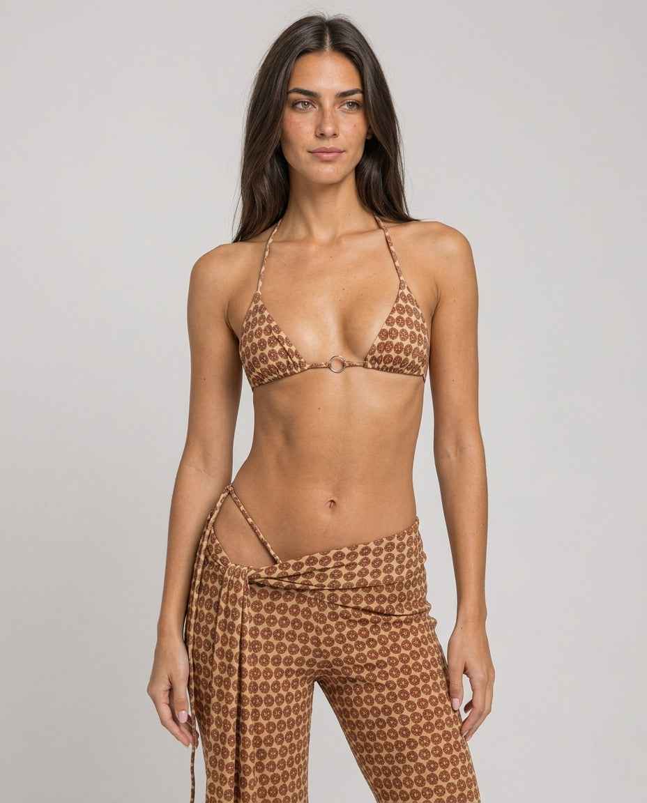 Conjunto Feminino Estampado com Top Triângulo e Calça Flare de Cintura Baixa – Valentina