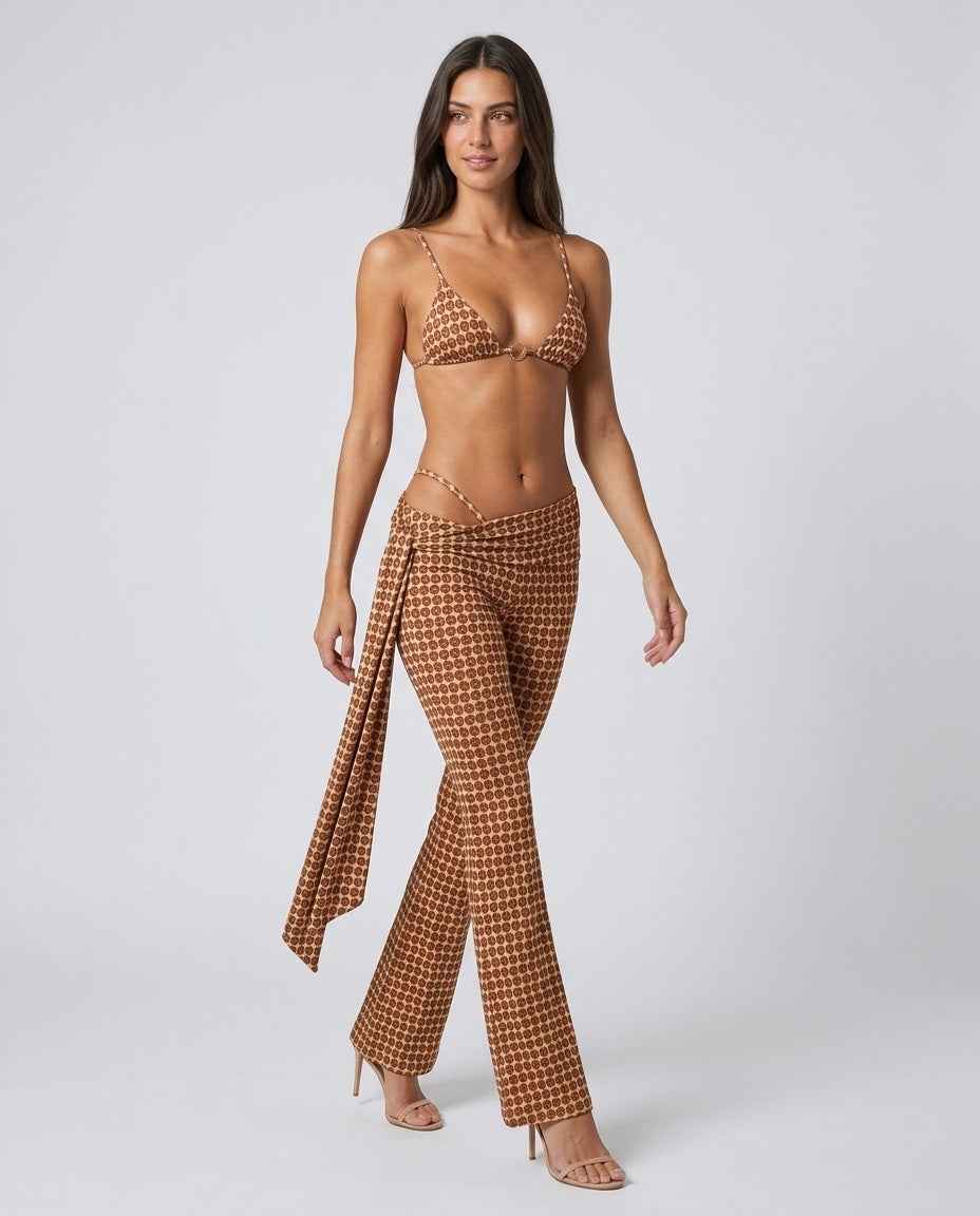 Conjunto Feminino Estampado com Top Triângulo e Calça Flare de Cintura Baixa – Valentina