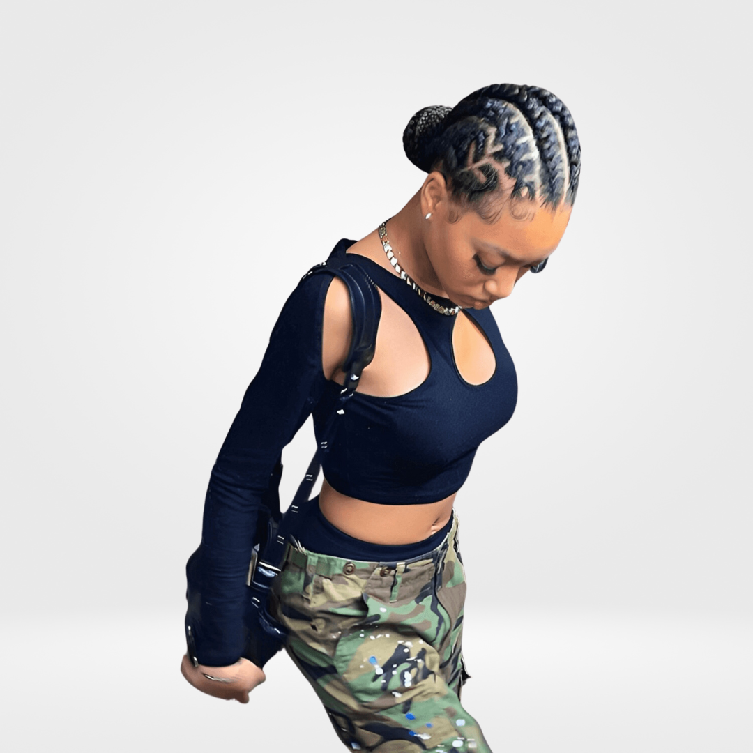 Top Cropped Preto de Manga Longa com Recortes – Virarina