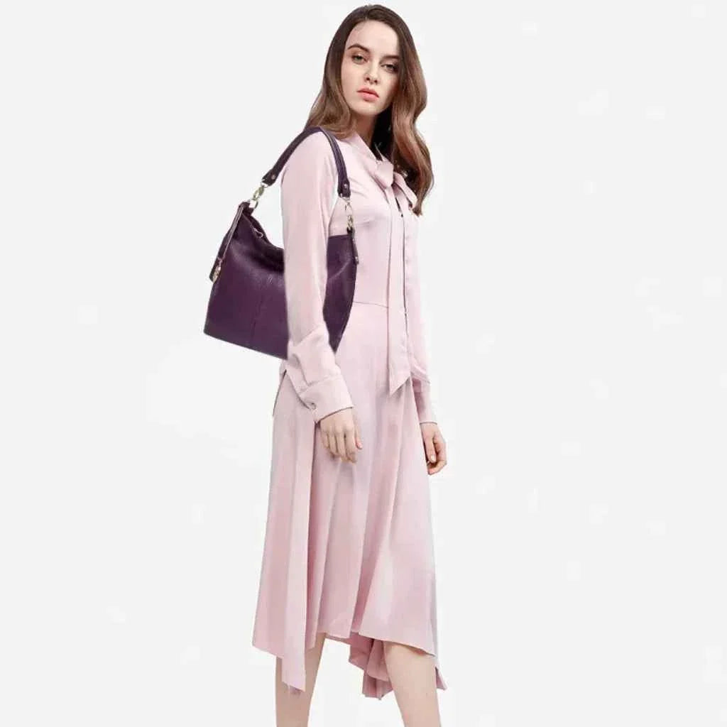 Bolsa Hobo Feminina de Couro PU Granulado com Pingente Dourado – Lualia