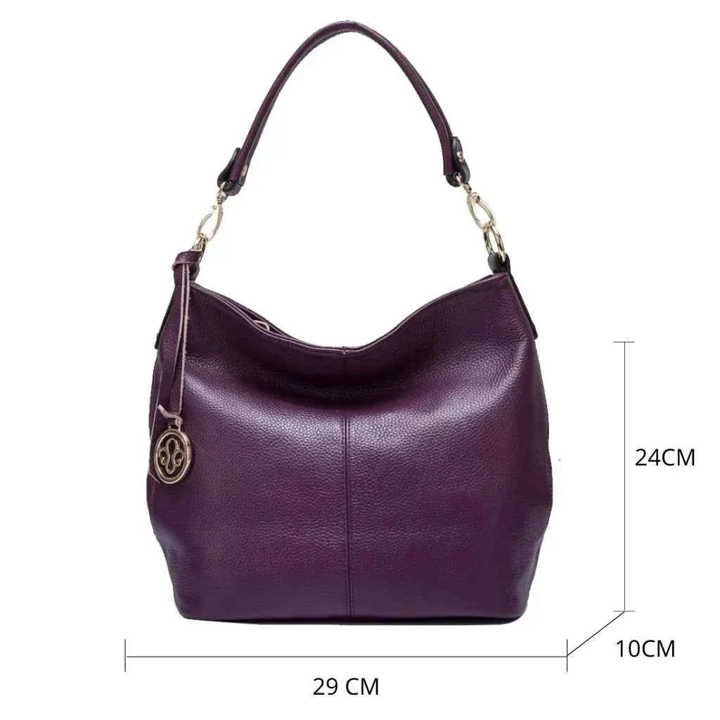 Bolsa Hobo Feminina de Couro PU Granulado com Pingente Dourado – Lualia