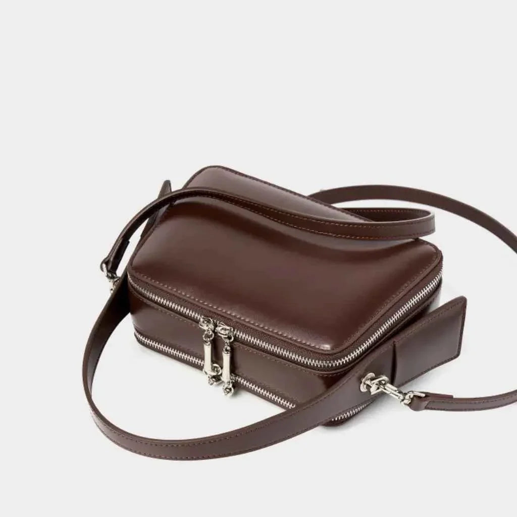 Bolsa Box Estruturada de Couro PU Polido com Alça de Mão e Transversal – Caralia