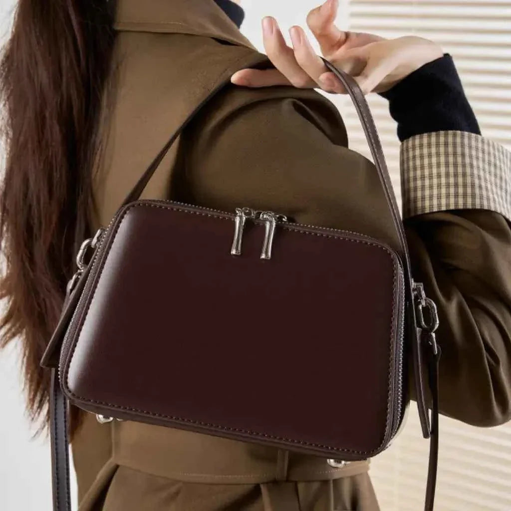 Bolsa Box Estruturada de Couro PU Polido com Alça de Mão e Transversal – Caralia