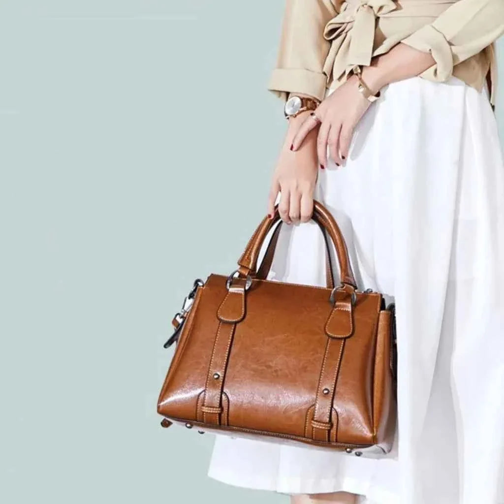 Bolsa Tote Executiva Estruturada de Couro PU com Acabamento Polido – Evalia