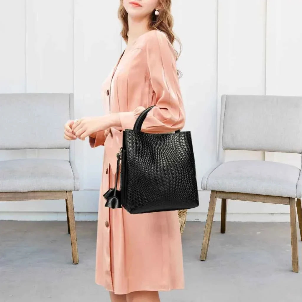 Bolsa Tote Vertical de Couro PU com Trama Artesanal e Alça Transversal – Dalalia