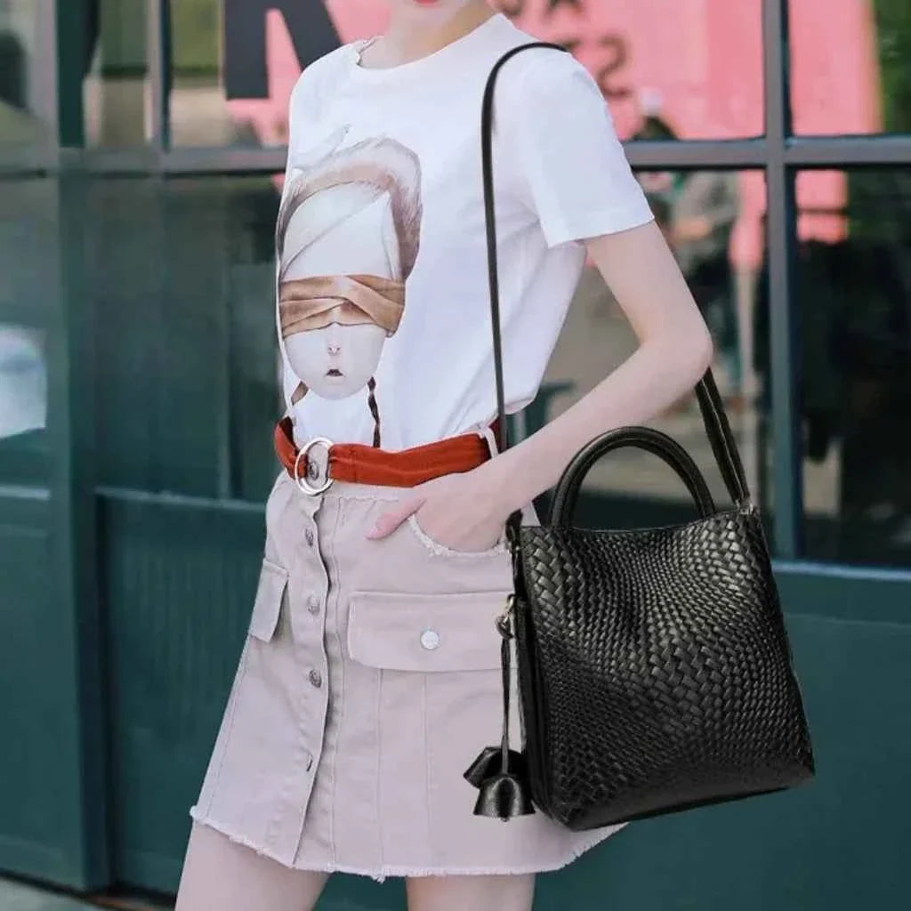 Bolsa Tote Vertical de Couro PU com Trama Artesanal e Alça Transversal – Dalalia