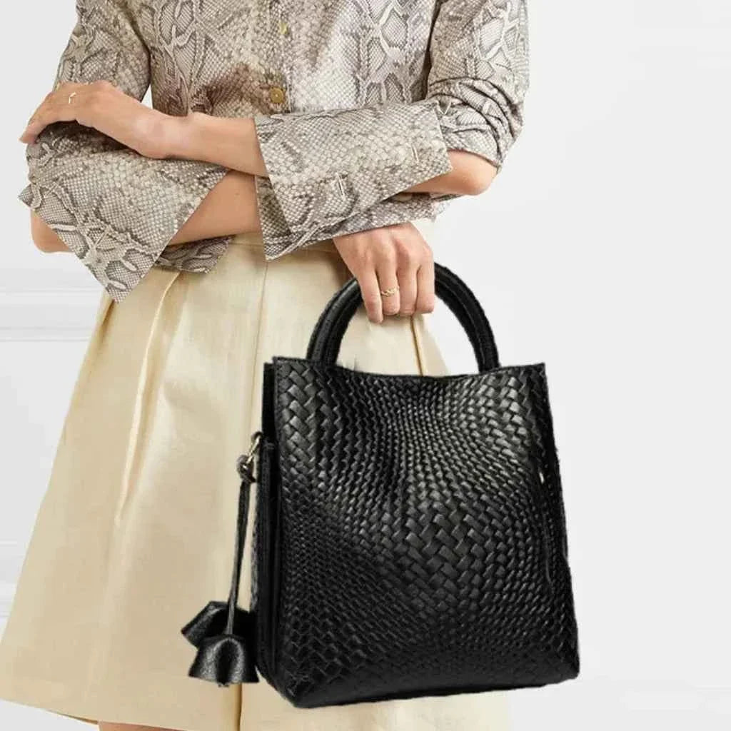 Bolsa Tote Vertical de Couro PU com Trama Artesanal e Alça Transversal – Dalalia