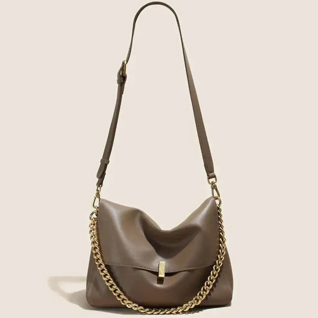 Bolsa de Ombro Feminina em Couro PU com Aba e Alça de Corrente Dourada – Liralia