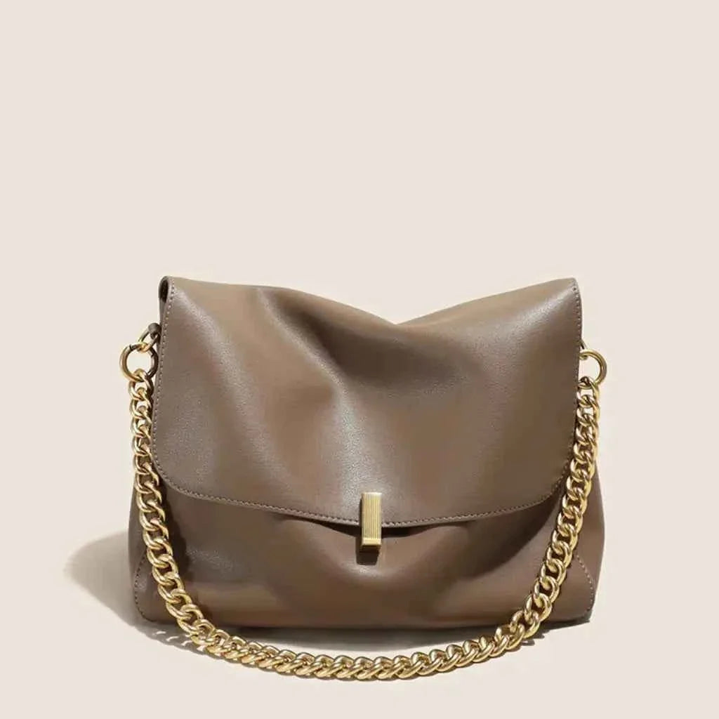 Bolsa de Ombro Feminina em Couro PU com Aba e Alça de Corrente Dourada – Liralia