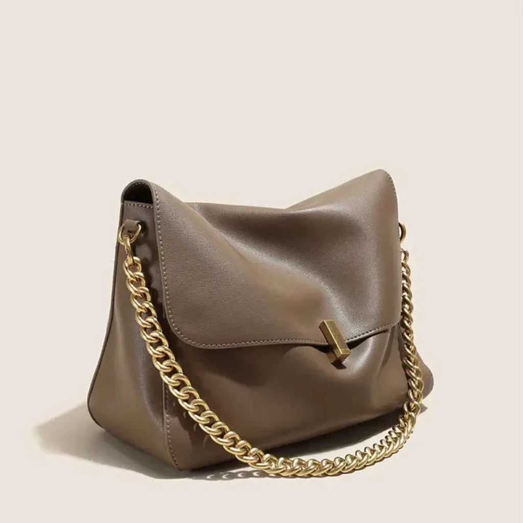 Bolsa de Ombro Feminina em Couro PU com Aba e Alça de Corrente Dourada – Liralia