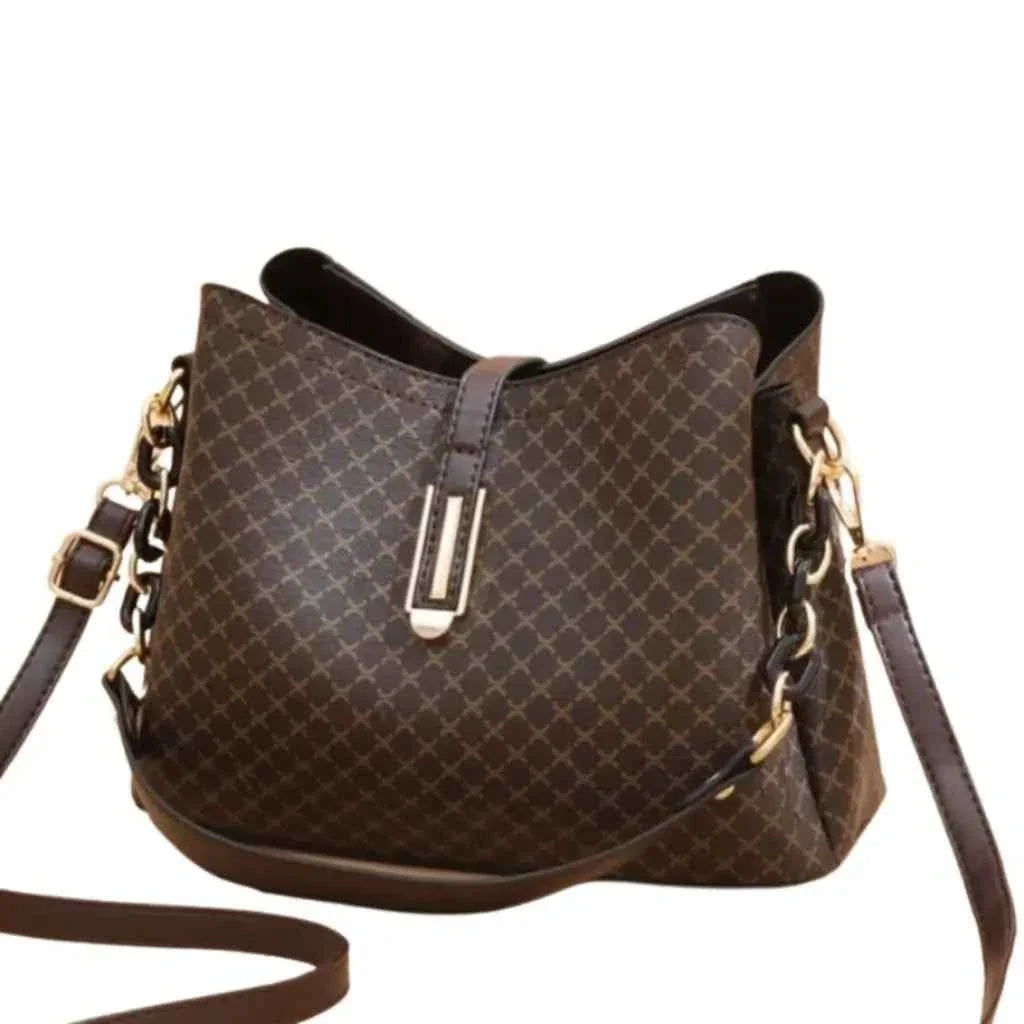 Bolsa Tote Feminina Estruturada de Couro Granulado com Alças Arquitetônicas de Metal – Nelilia