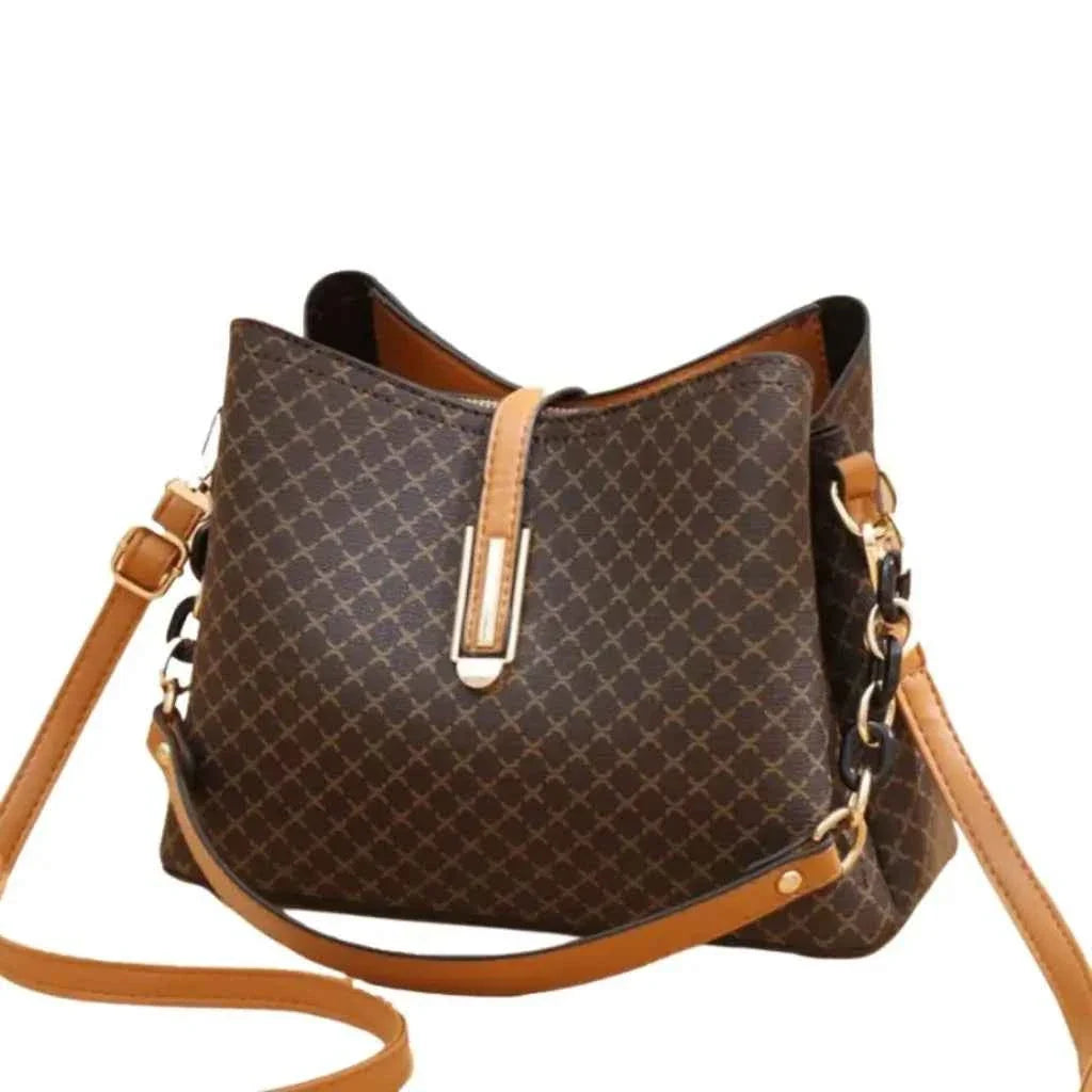 Bolsa Tote Feminina Estruturada de Couro Granulado com Alças Arquitetônicas de Metal – Nelilia