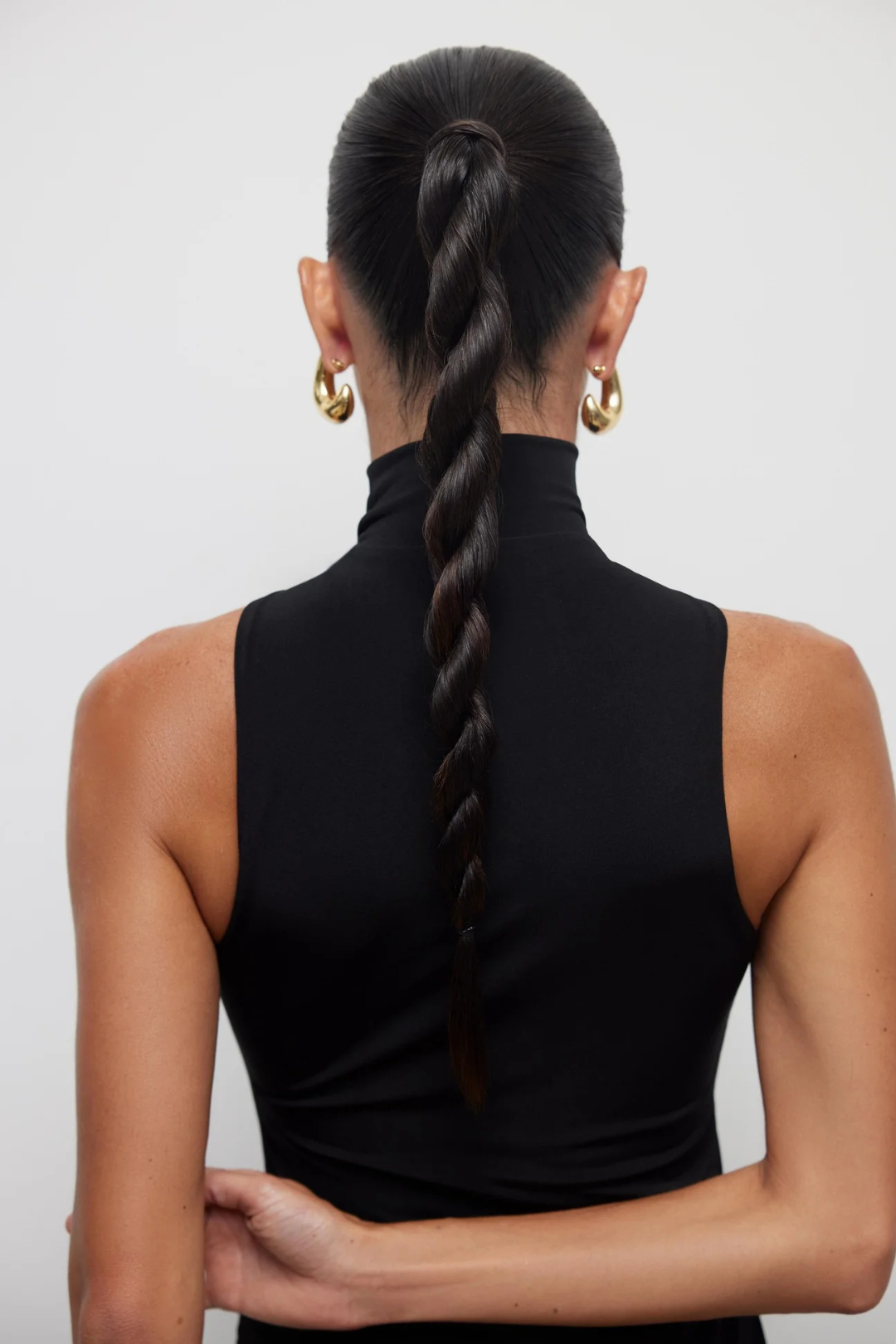 Blusa Feminina Elegante Frente Única de Gola Alta com Argola Dourada – Sabrina