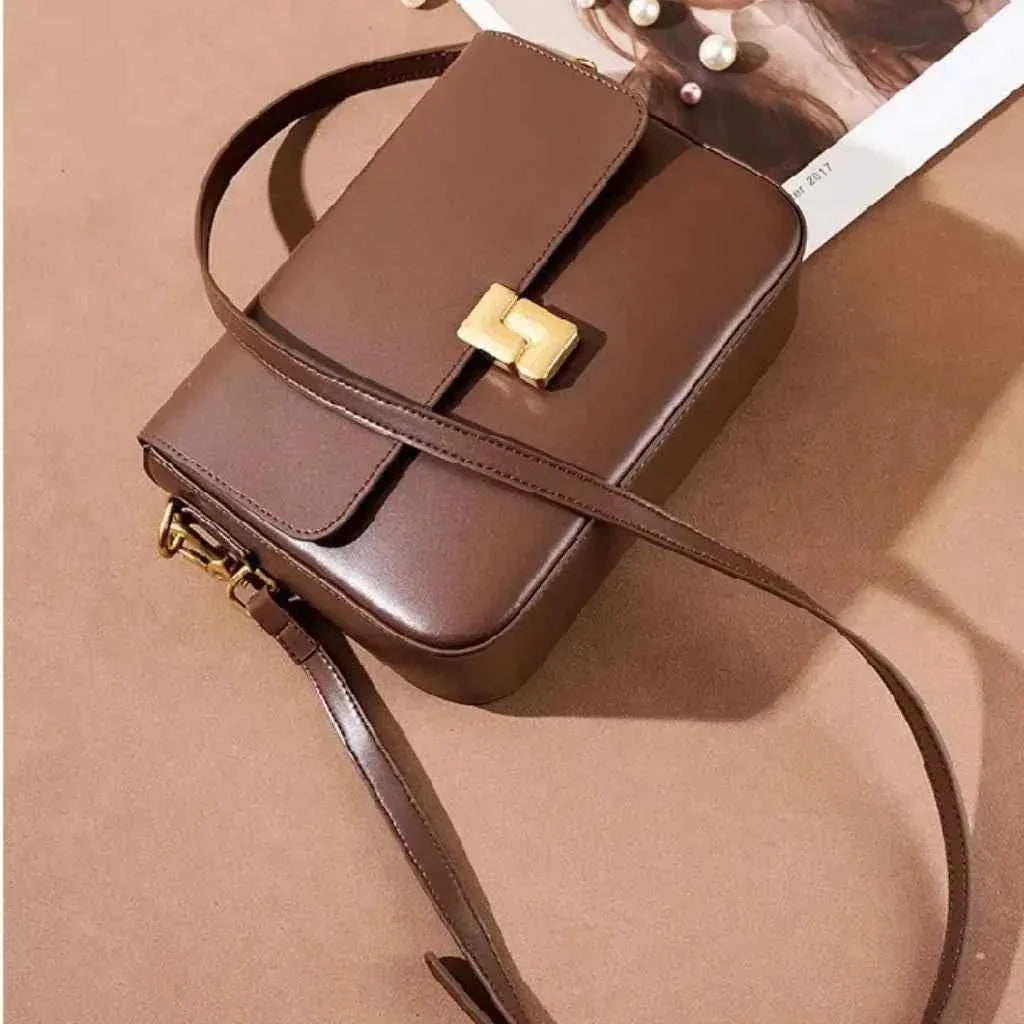 Bolsa Transversal Feminina Estruturada com Aba e Fecho Dourado – Velalina