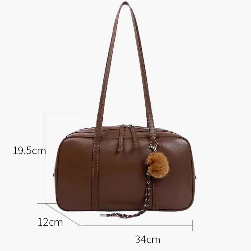 Bolsa de Ombro Feminina Retangular de Couro PU Granulado com Charm de Pompom – Vialina