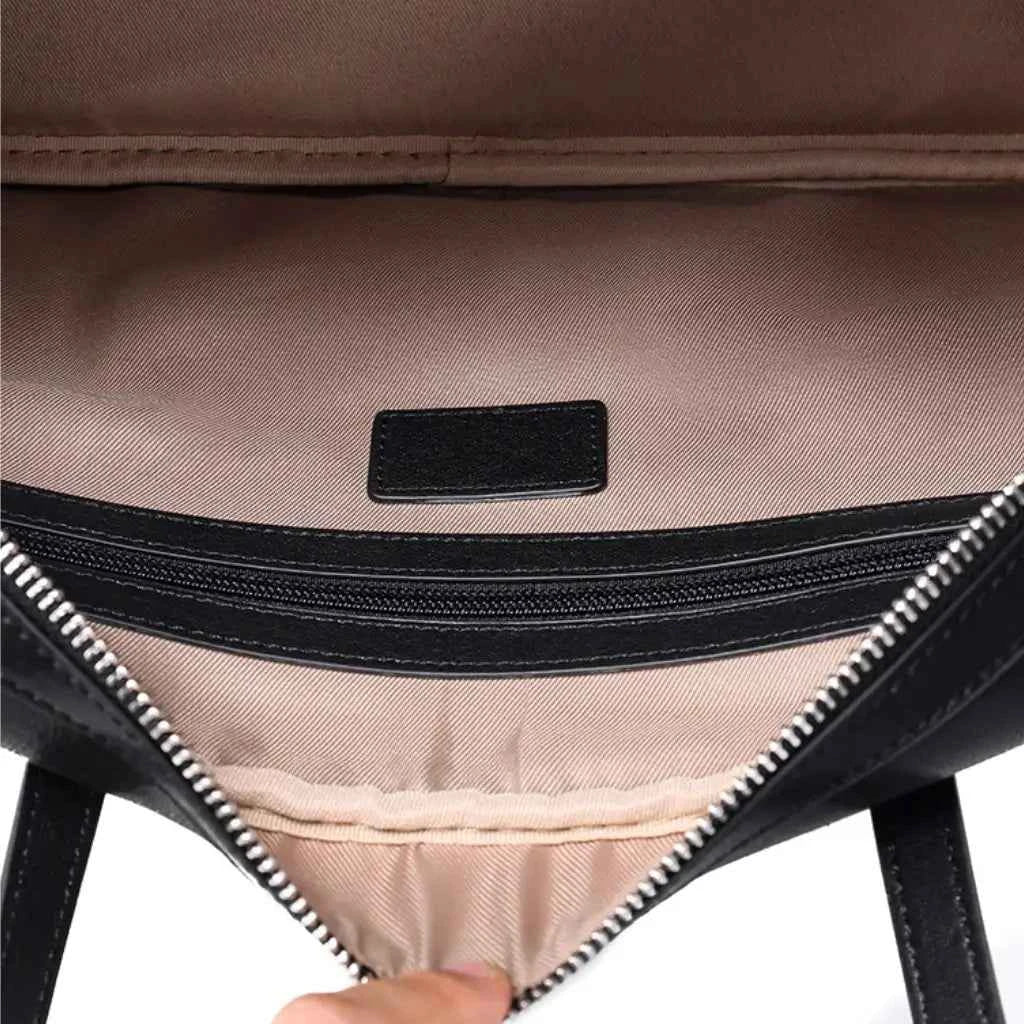 Bolsa de Ombro Feminina Retangular de Couro PU Granulado com Charm de Pompom – Vialina
