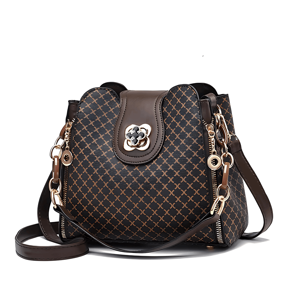 Bolsa Saco Feminina com Monograma, Alça de Corrente e Fecho Decorativo – Alalia