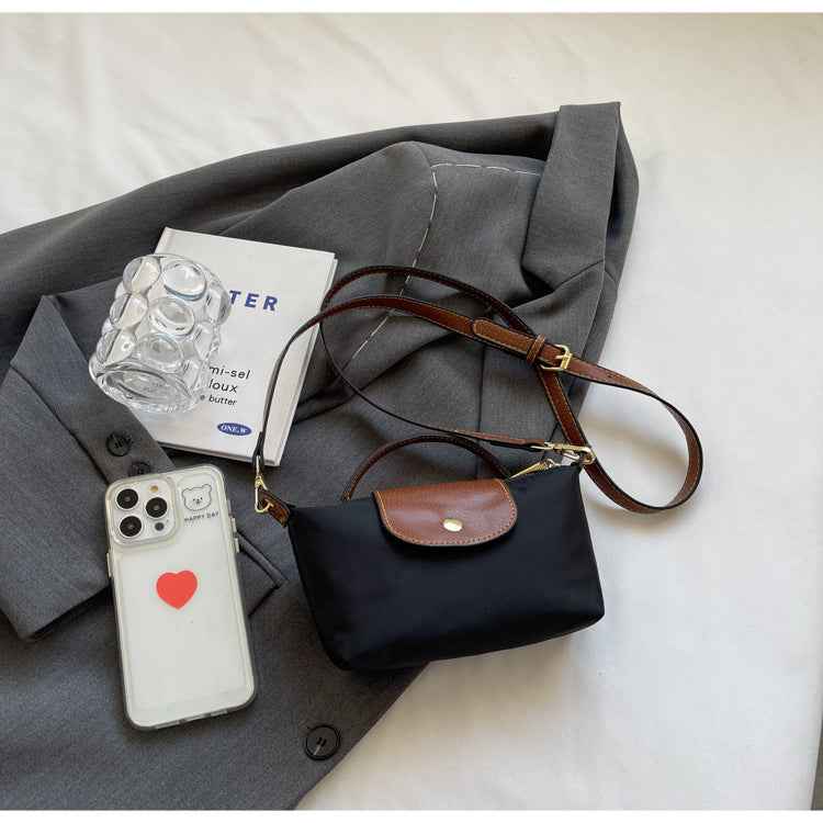 Bolsa Mini de Mão com Alça Curta e Fecho em Couro Texturizado – Avanira