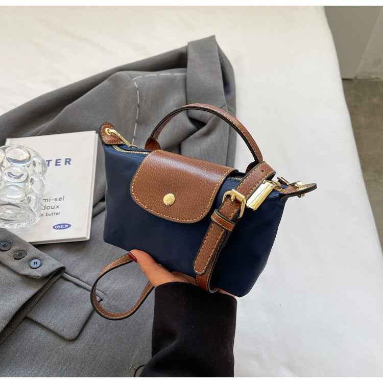 Bolsa Mini de Mão com Alça Curta e Fecho em Couro Texturizado – Avanira
