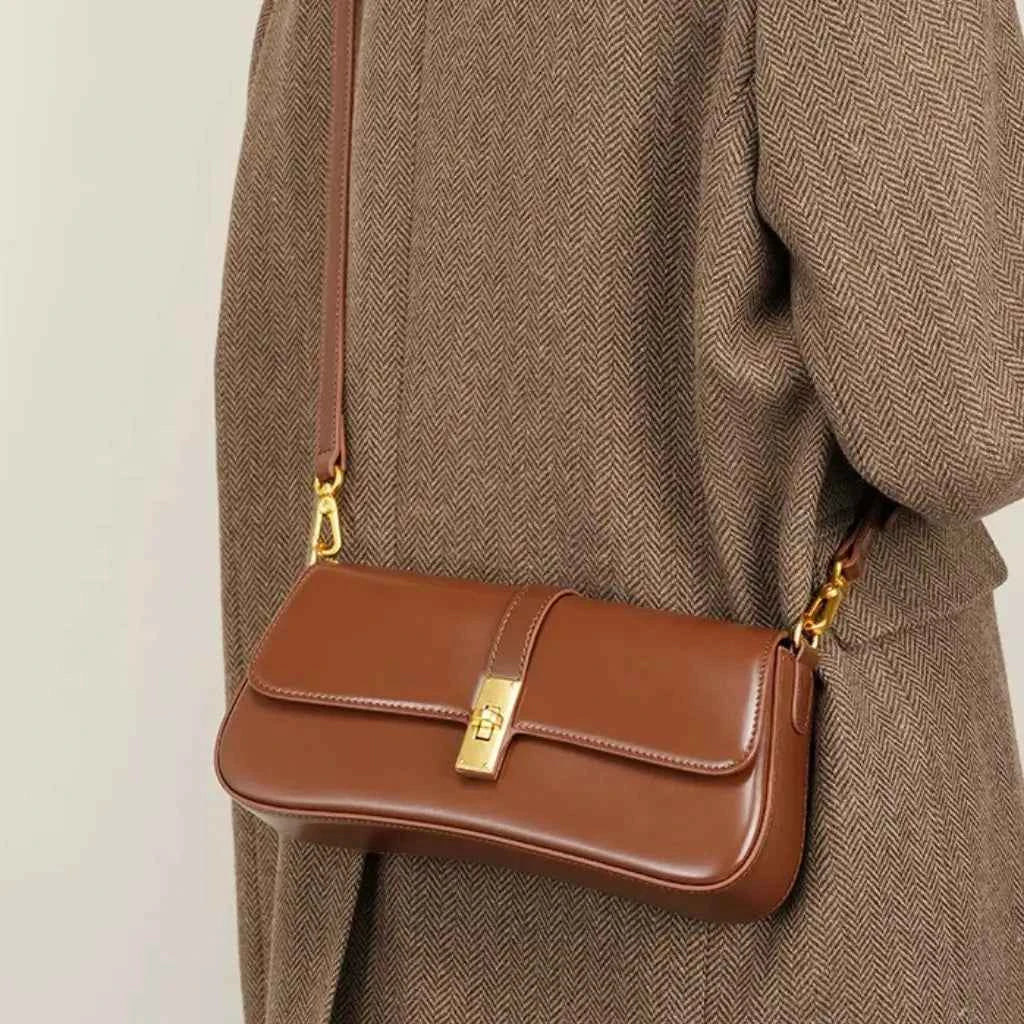 Bolsa de Ombro Estruturada de Couro PU com Aba e Fecho Dourado – Valilina