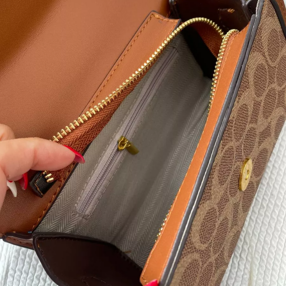 Bolsa Estruturada Feminina de Luxo com Fecho Metálico – Calalia