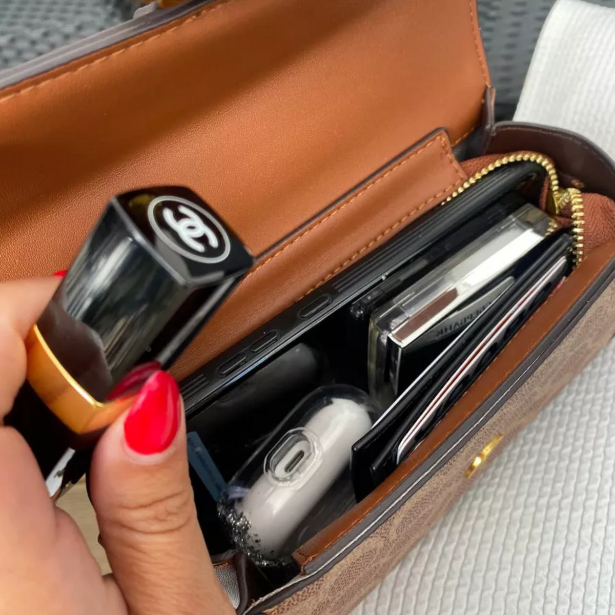 Bolsa Estruturada Feminina de Luxo com Fecho Metálico – Calalia