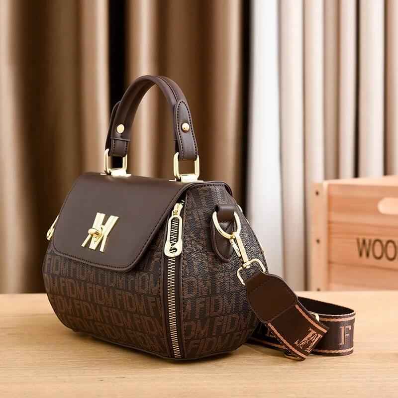 Bolsa Estruturada Feminina de Luxo com Detalhe Metálico – Brilia