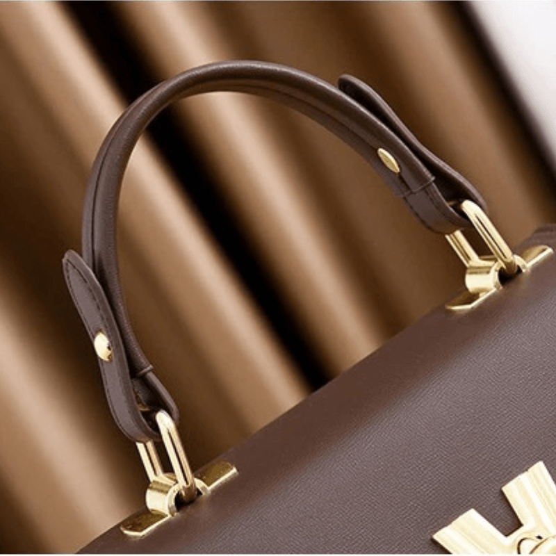 Bolsa Estruturada Feminina de Luxo com Detalhe Metálico – Brilia