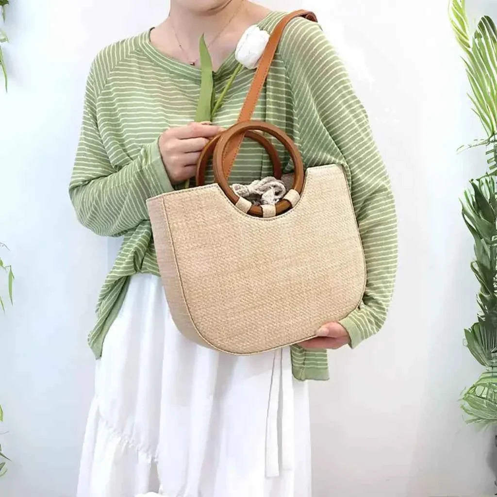 Bolsa de Palha Feminina Estruturada com Alça de Madeira – Olilina