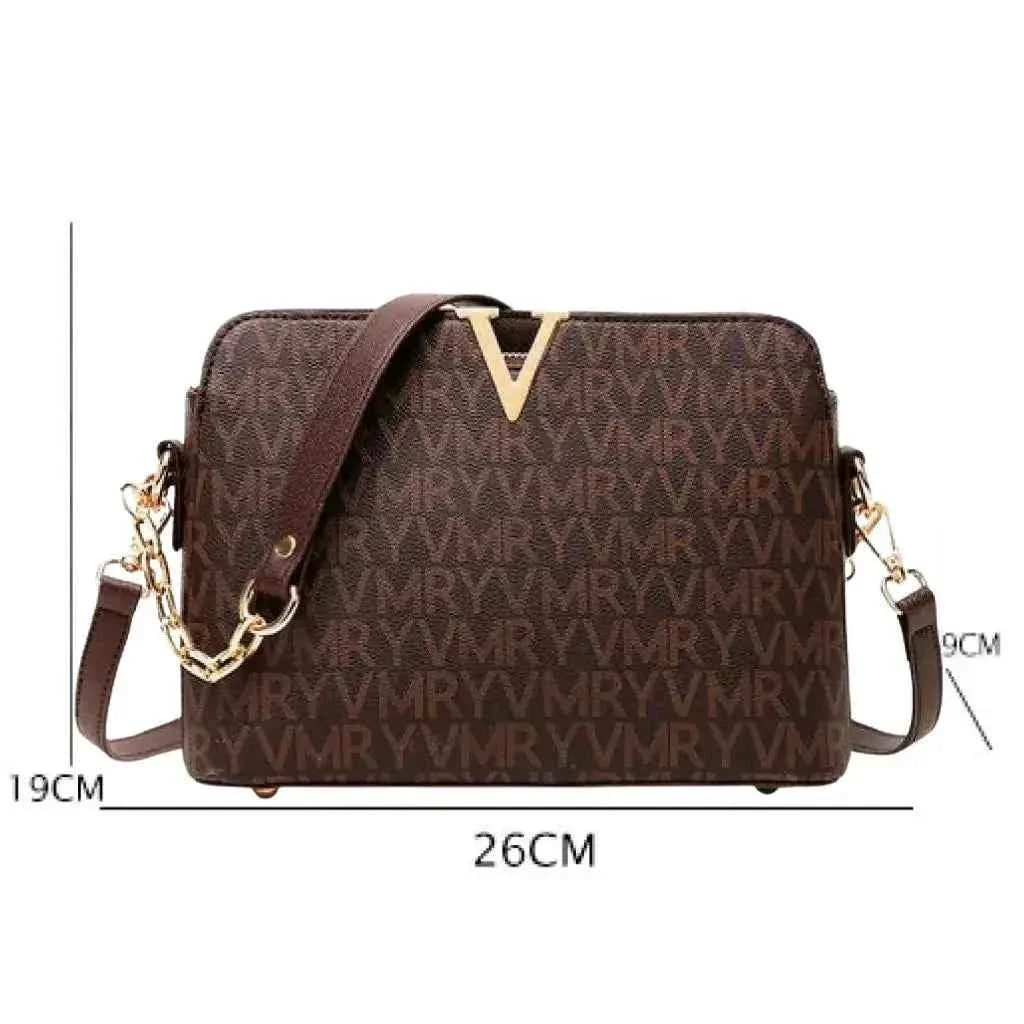 Bolsa Transversal Feminina com Monograma, Detalhe em V e Alça de Corrente – Rialina