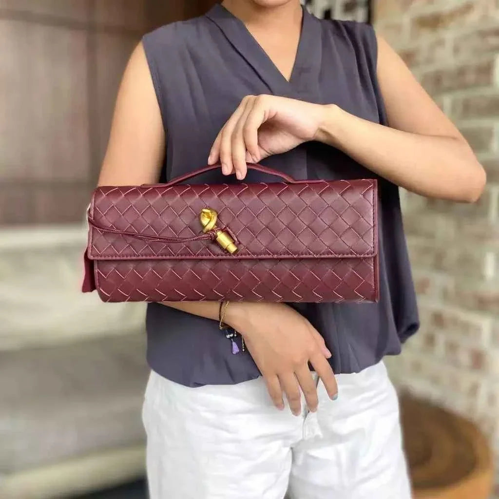 Bolsa Clutch de Luxo Feminina em Couro Trançado com Alça de Mão – Lialia