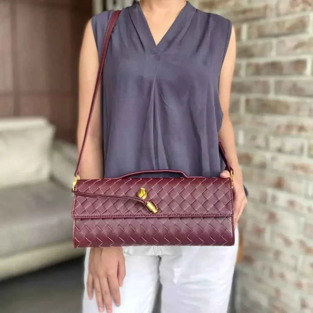 Bolsa Clutch de Luxo Feminina em Couro Trançado com Alça de Mão – Lialia