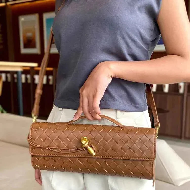 Bolsa Clutch de Luxo Feminina em Couro Trançado com Alça de Mão – Lialia