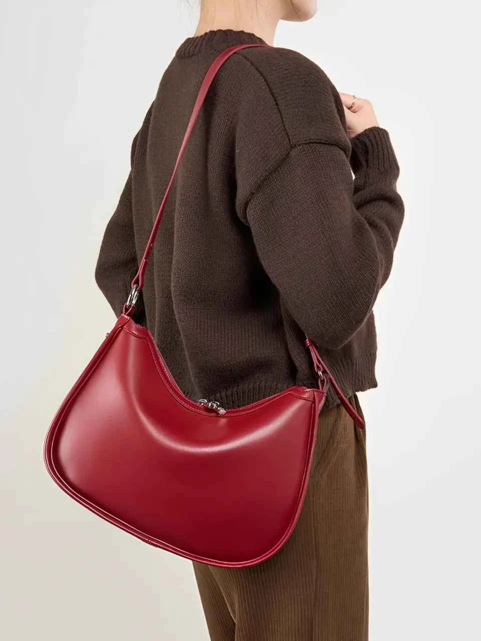 Bolsa Hobo de Luxo Feminina em Couro Legítimo com Design Escultural – Larilia