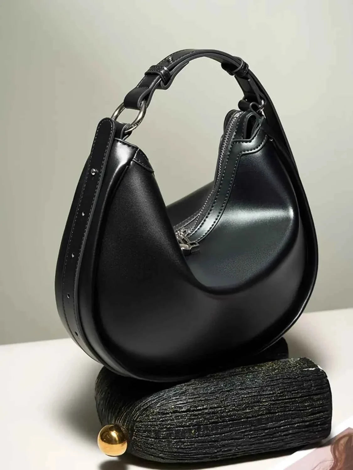 Bolsa Hobo de Luxo Feminina em Couro Legítimo com Design Escultural – Larilia