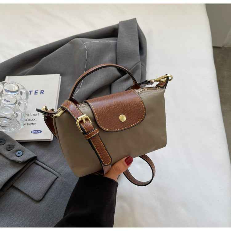 Bolsa Mini de Mão com Alça Curta e Fecho em Couro Texturizado – Avanira