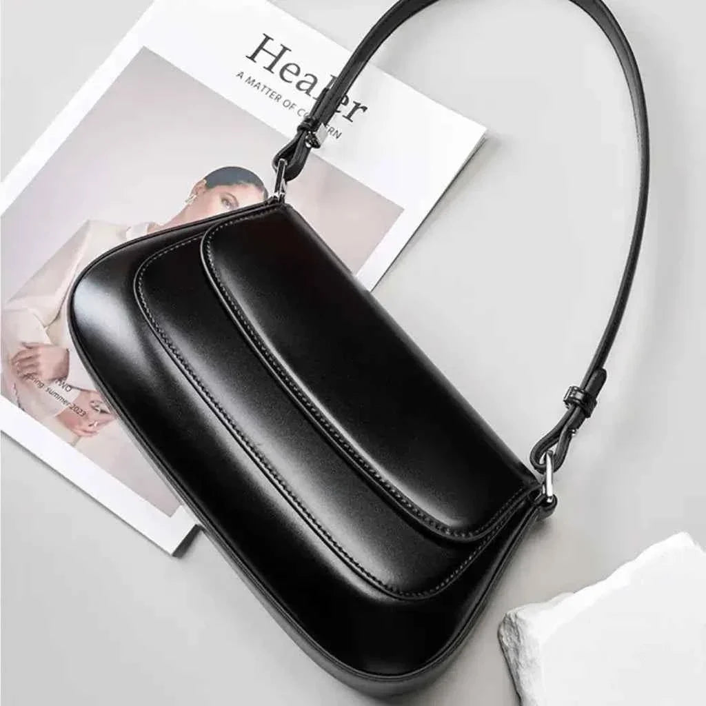 Bolsa de Ombro Feminina em Couro Preto Minimalista Estruturada – Laralia
