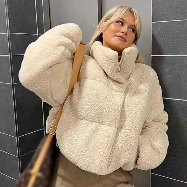 Jaqueta Puffer Cropped de Pelúcia Off White – Corarina