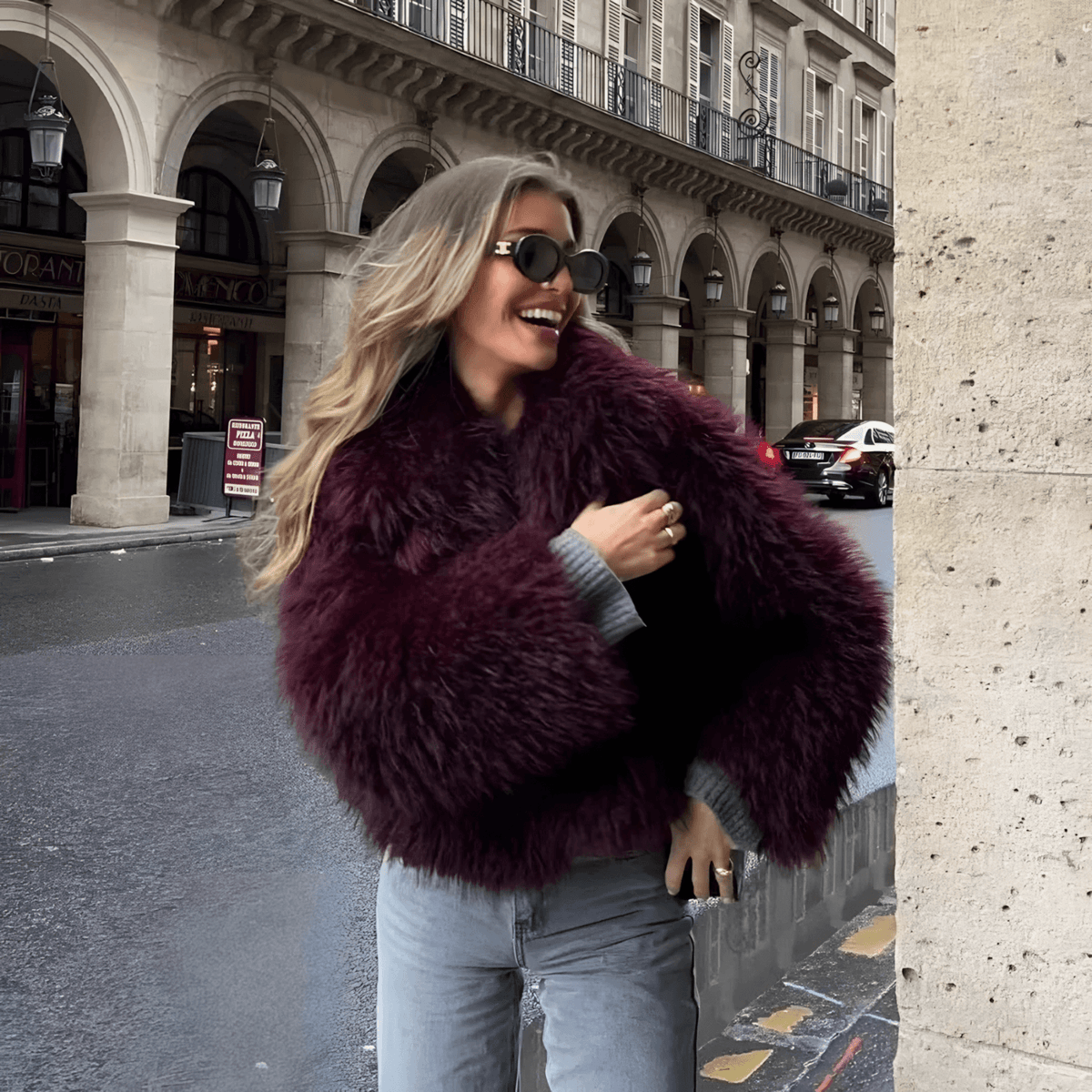 Casaco Feminino de Pelúcia Sintética com Gola Ampla – Rialia