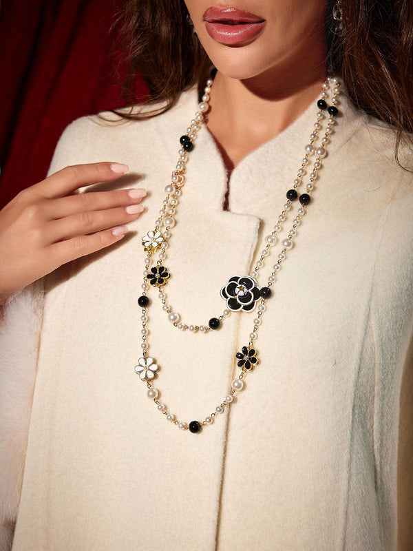 Colar Longo de Pérolas com Flores de Esmalte Estilo Chanel – Salinara