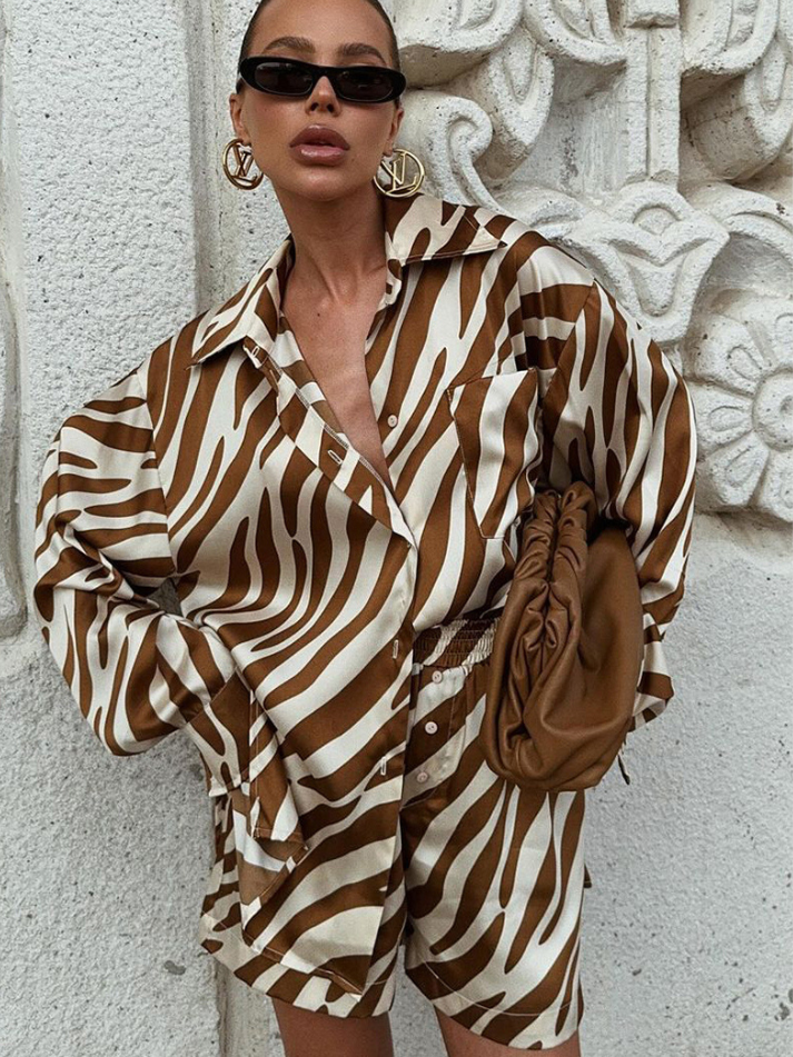 Conjunto Feminino de Cetim Estampado Animal Print – Belanara