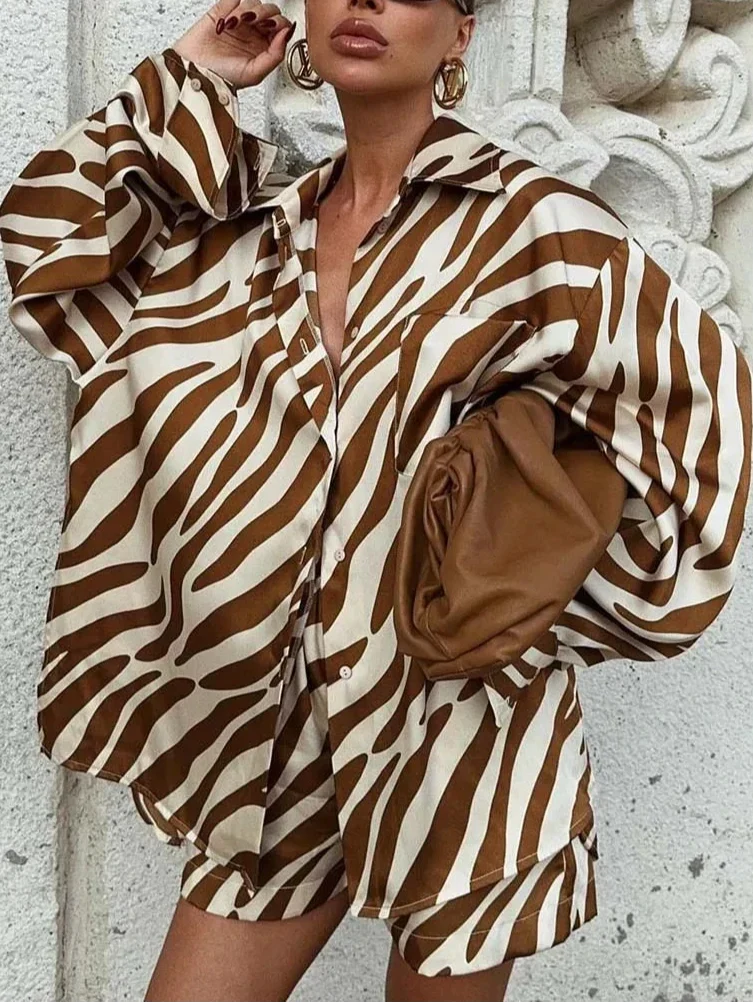 Conjunto Feminino de Cetim Estampado Animal Print – Belanara