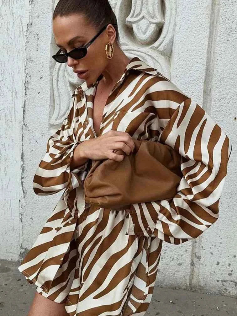 Conjunto Feminino de Cetim Estampado Animal Print – Belanara