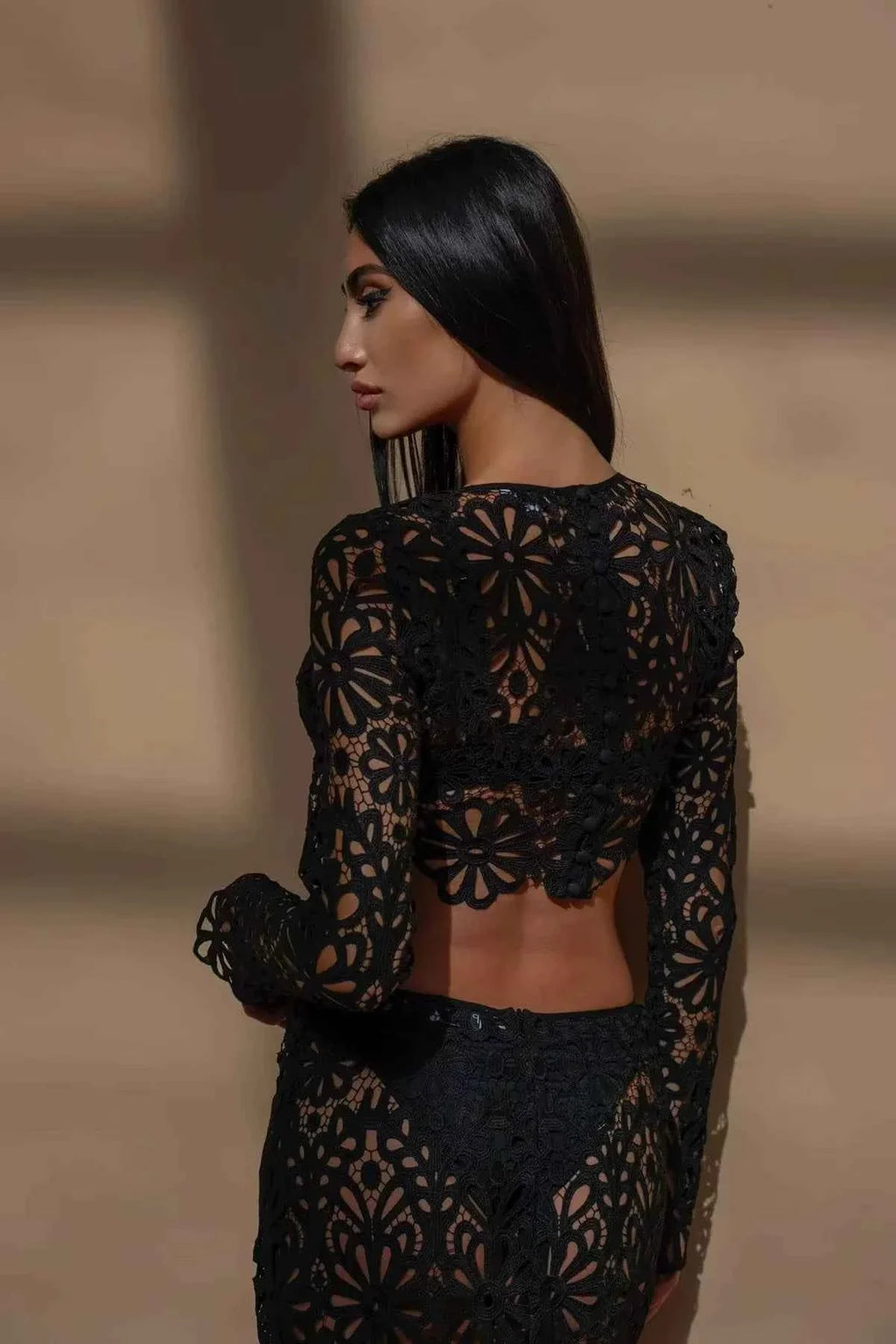 Conjunto Feminino Longo em Renda Floral Guipir com Manga Longa Transparente – Selanira