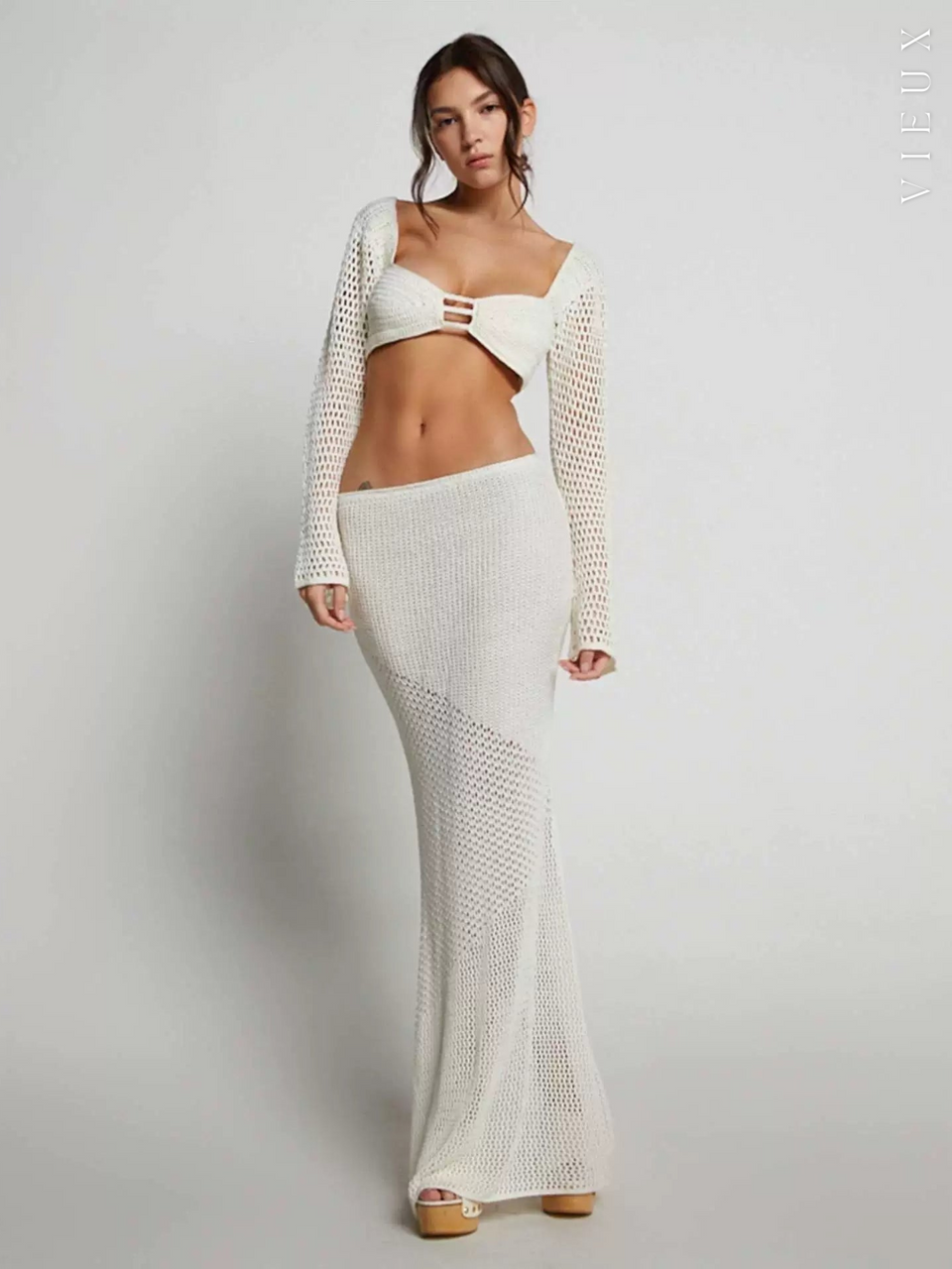 Conjunto Feminino Off White de Tricô Cropped e Saia Longa Sereia – Mirarina