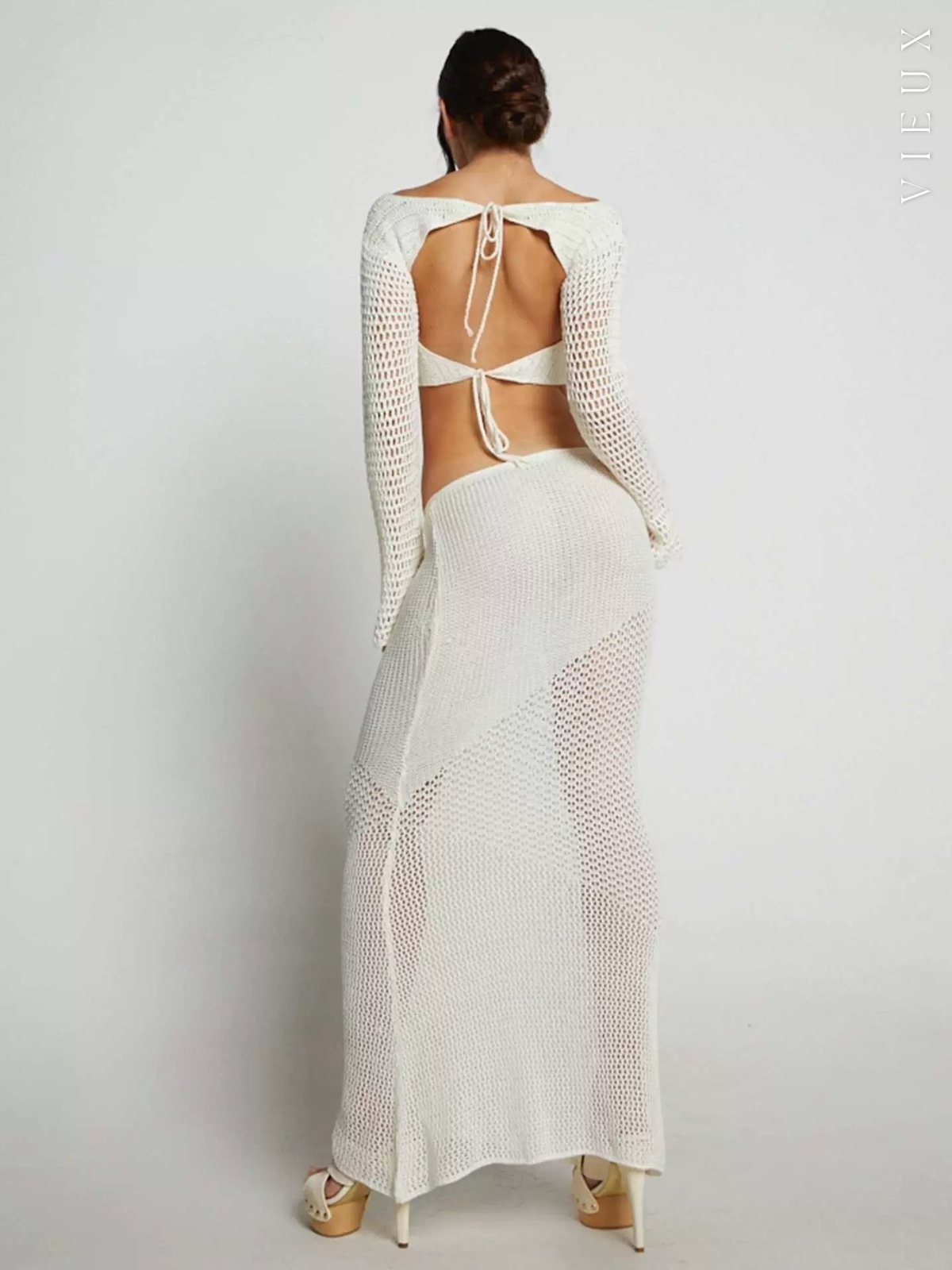 Conjunto Feminino Off White de Tricô Cropped e Saia Longa Sereia – Mirarina
