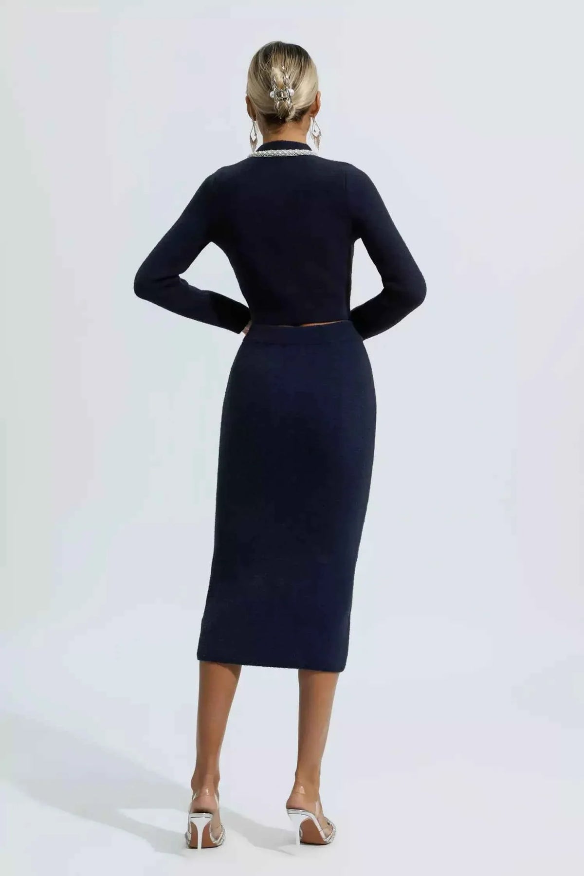 Conjunto Feminino de Saia Midi e Blazer Cropped com Detalhes em Pérolas – Calarina