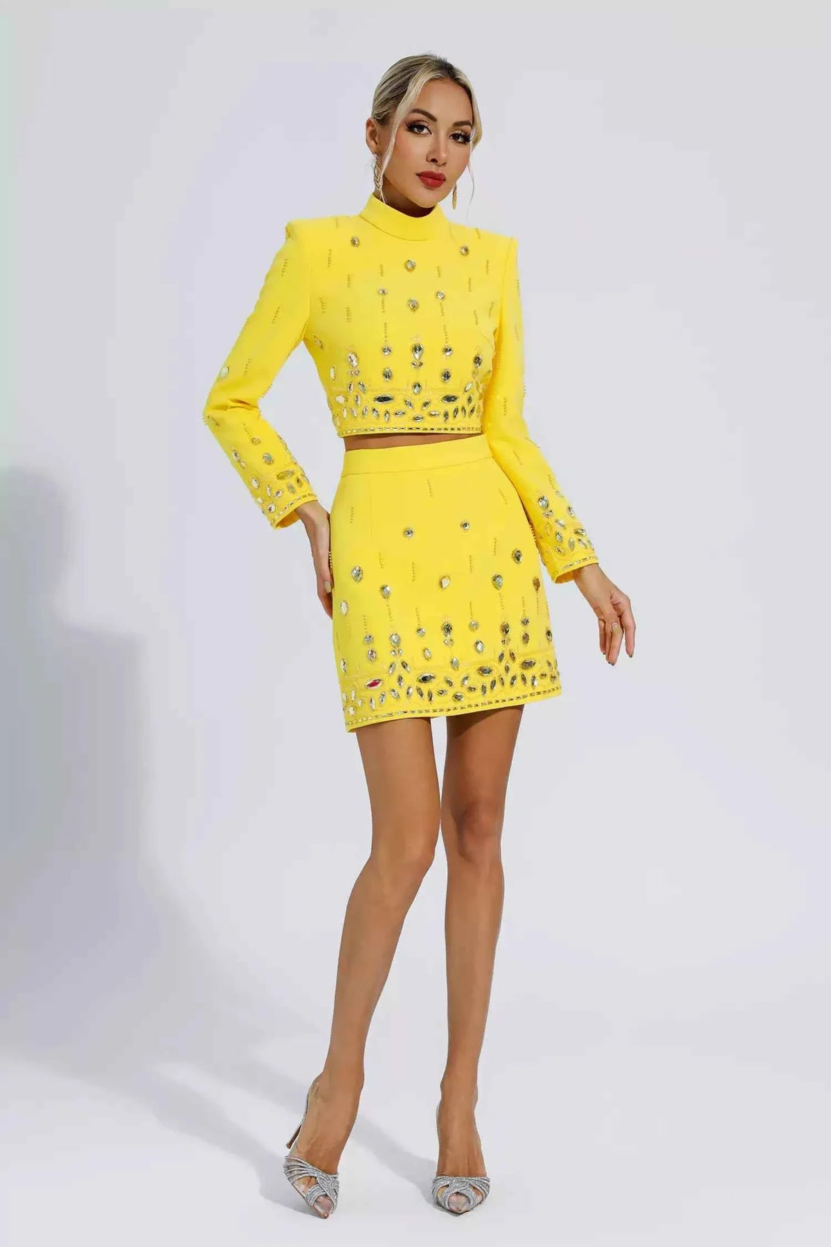 Conjunto com Pedrarias em Cristal e Cropped de Manga Longa – Evarina