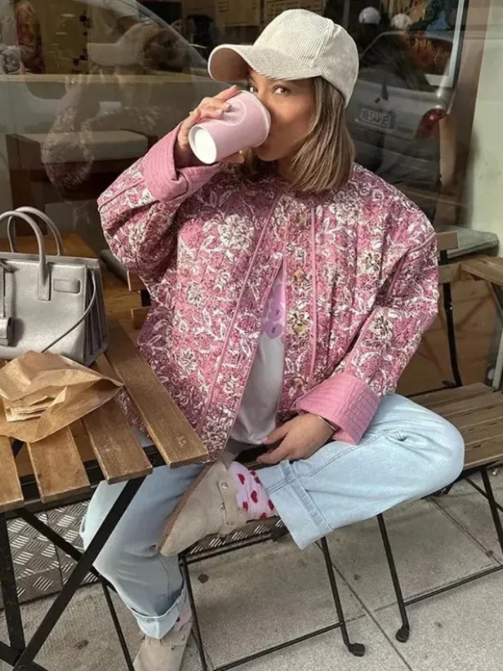 Jaqueta Matelassê Floral com Gola Redonda – Calinara